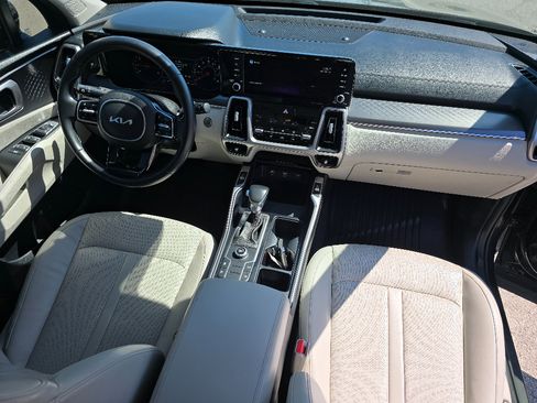 Used 2022 Kia Sorento S FWD image 25