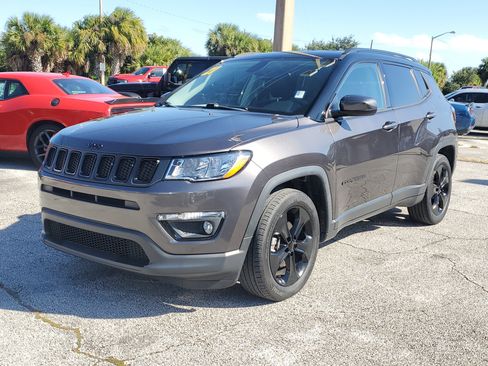 Used 2021 Jeep Compass Latitude image 3