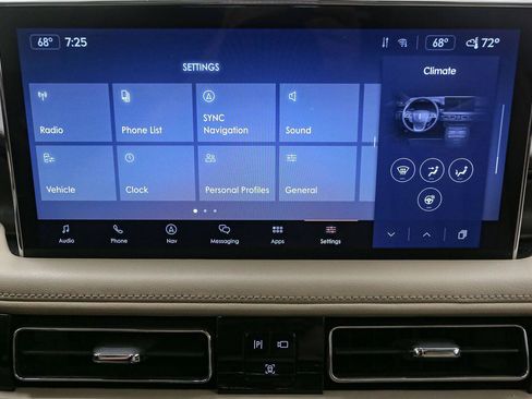 Used 2021 Lincoln Nautilus Reserve AWD/4WD image 28