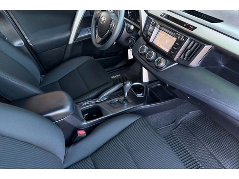 Used 2018 Toyota RAV4 LE w/ All Weather Liner Package FWD image 17