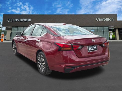 Used 2025 Nissan Altima 2.5 SV FWD image 7