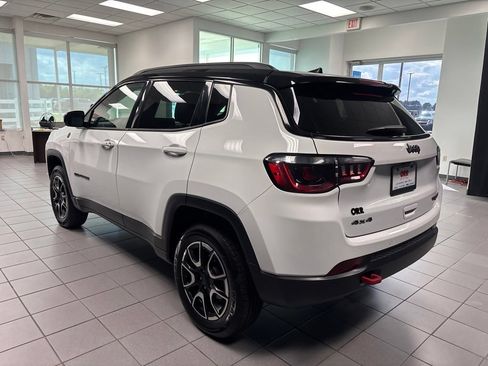 Used 2024 Jeep Compass Trailhawk AWD/4WD image 6