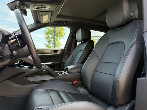 Certified 2024 Porsche Cayenne image 5