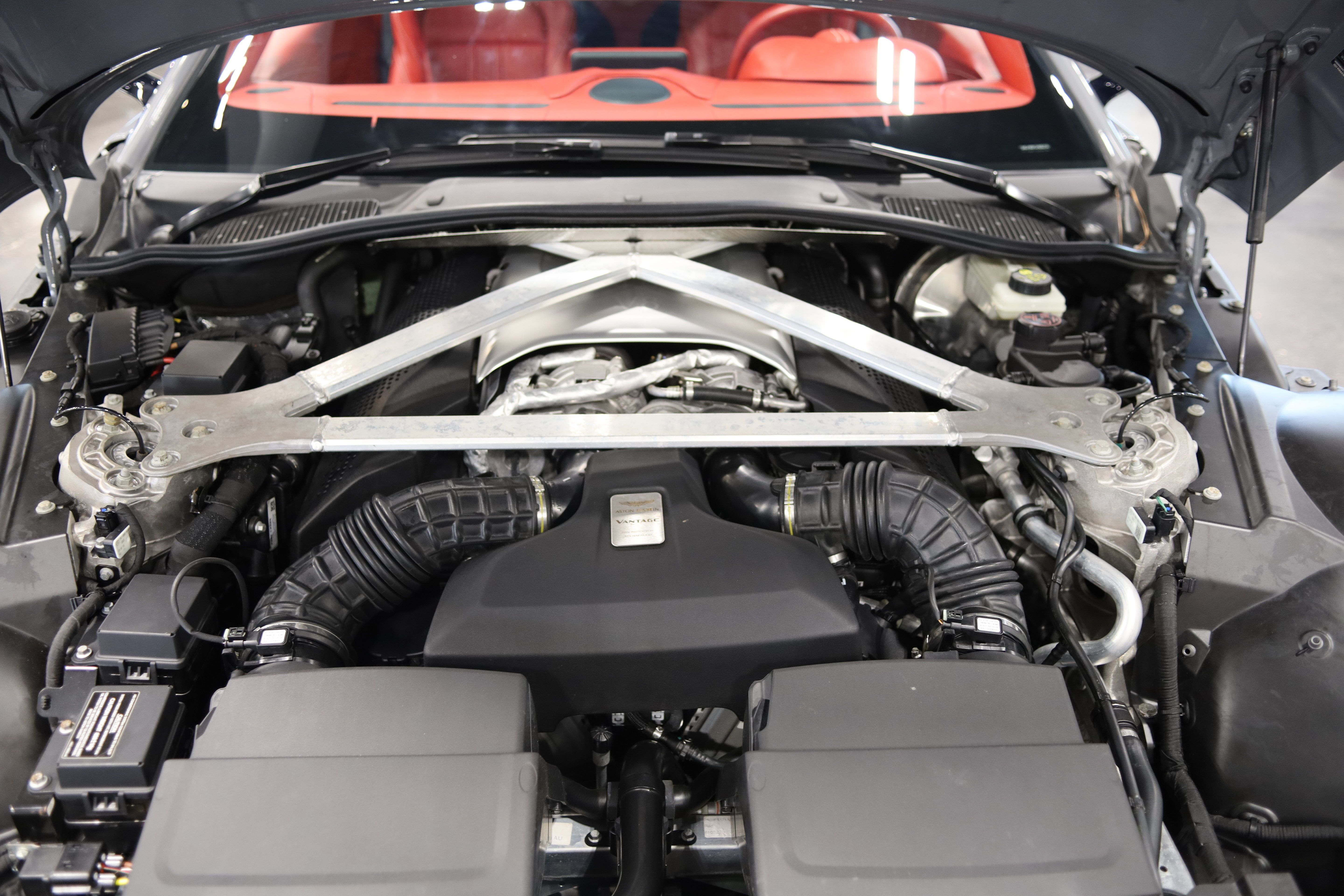 Used 2019 Aston Martin V8 Vantage Coupe RWD image 32