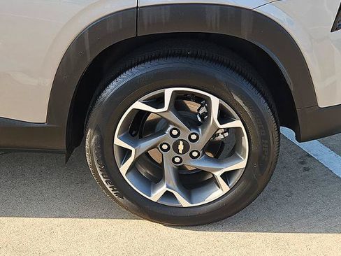 Certified 2024 Chevrolet Trax LT w/ Sunroof Package FWD image 30