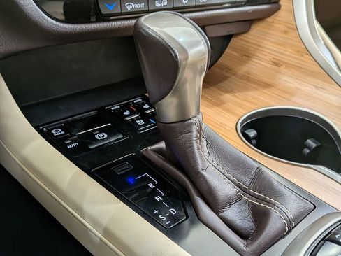 Used 2018 Lexus RX 350L Premium w/ Premium Package image 22