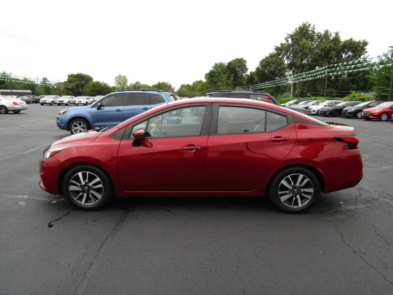 Used 2021 Nissan Versa SV FWD image 4
