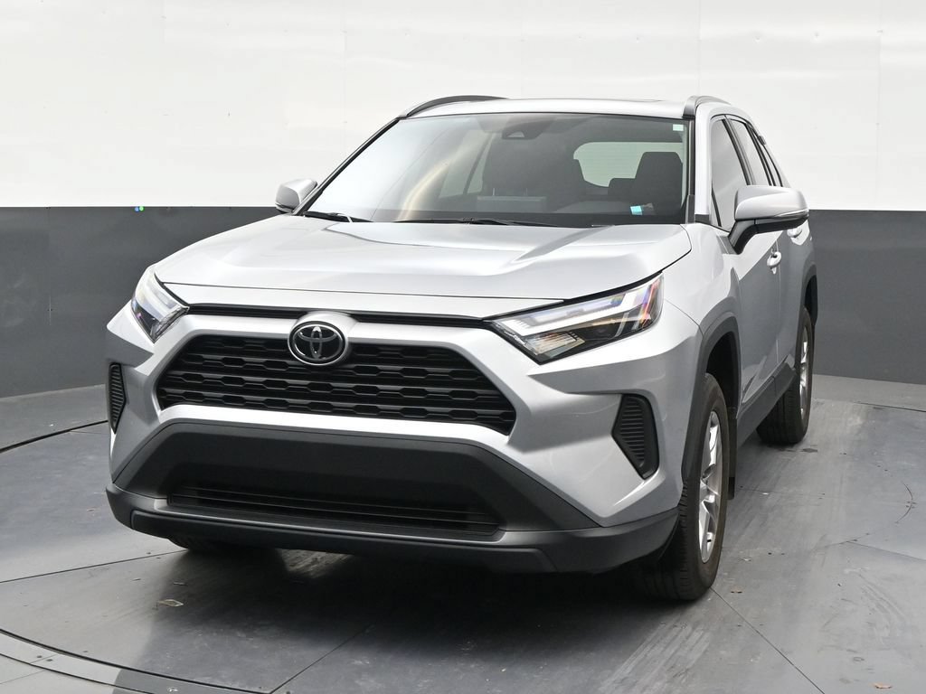 Used 2025 Toyota RAV4 XLE w/ Convenience Package FWD image 8