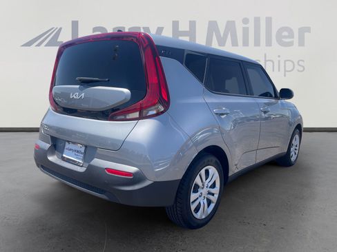 Used 2022 Kia Soul LX FWD image 5