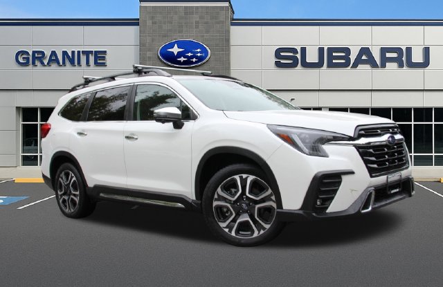 Used 2023 Subaru Ascent Touring AWD/4WD image 3