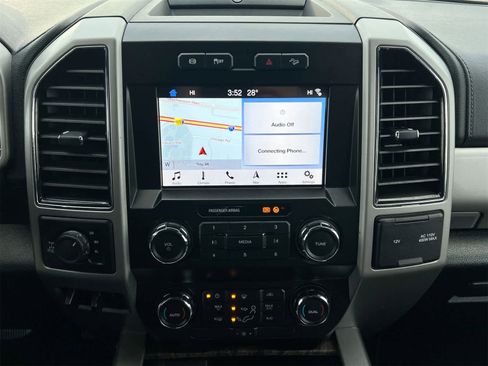 Used 2019 Ford F350 Lariat w/ Chrome Package image 27