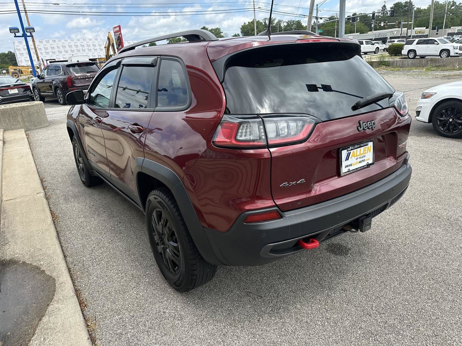 Used 2021 Jeep Cherokee Trailhawk w/ Comfort & Convenience Group AWD/4WD image 9