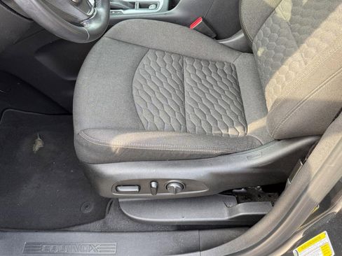 Used 2020 Chevrolet Equinox LT FWD image 17