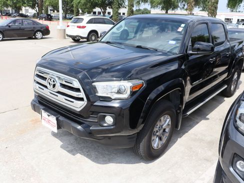 Used 2017 Toyota Tacoma SR5 w/ Tow Package RWD image 6