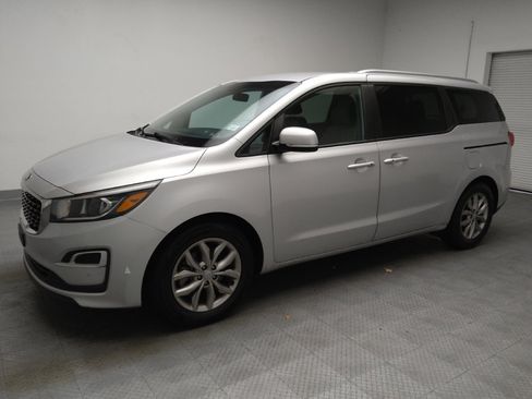 Used 2019 Kia Sedona EX FWD image 2