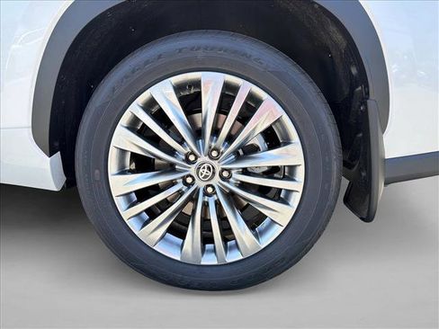 New 2026 Toyota Highlander Platinum AWD/4WD image 9