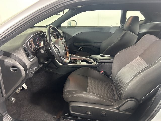 Used 2022 Dodge Challenger R/T RWD image 8