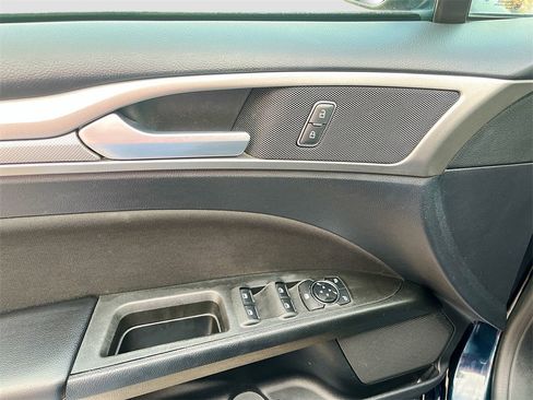 Used 2020 Ford Fusion SE image 17