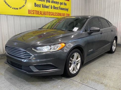 Used 2018 Ford Fusion SE image 1