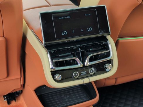 New 2026 Bentley Bentayga Extended Wheelbase AWD/4WD image 40