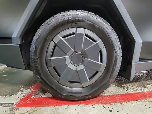 Used 2024 Tesla Cybertruck AWD Crew Cab image 11