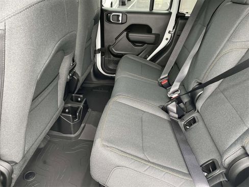 New 2025 Jeep Gladiator Sport image 29