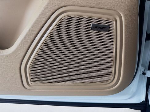 Certified 2026 Porsche Macan AWD/4WD image 9