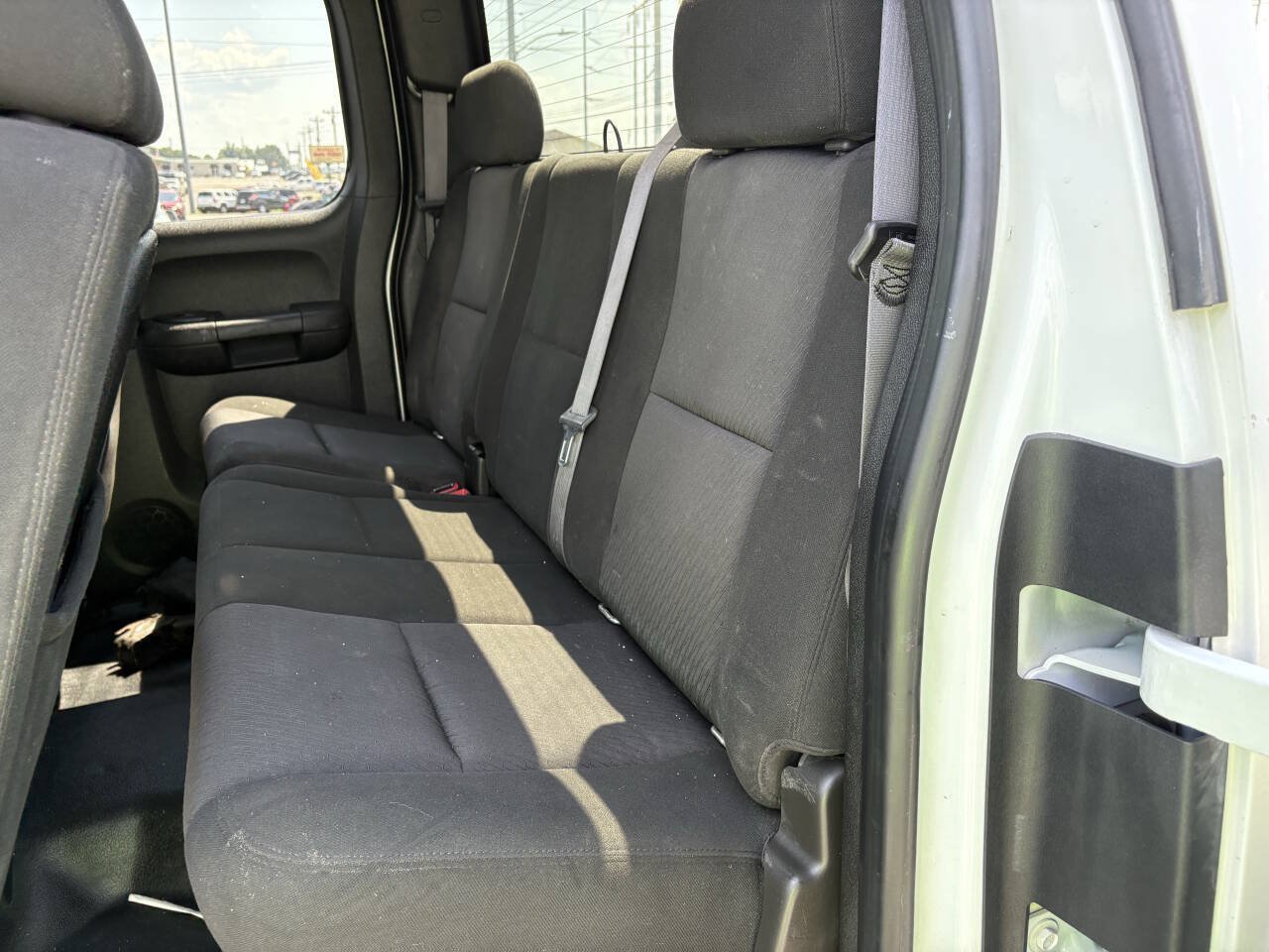 Used 2011 Chevrolet Silverado 2500 LT w/ Interior Plus Package AWD/4WD image 19