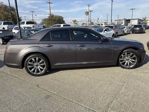 Used 2014 Chrysler 300 S RWD image 4