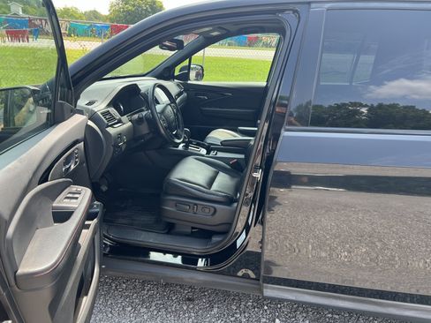 Used 2017 Honda Ridgeline Black Edition image 9