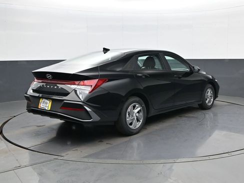 New 2026 Hyundai Elantra SE image 5