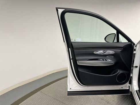 Used 2023 Genesis GV70 2.5T Select w/ Select Package image 9