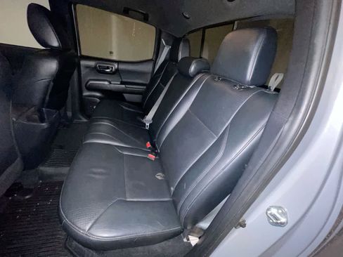 Used 2019 Toyota Tacoma TRD Off-Road image 23