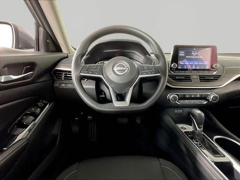 Used 2023 Nissan Altima 2.5 SV FWD image 8