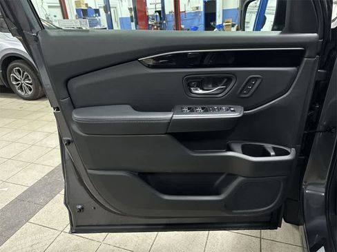 Used 2025 Honda Pilot EX-L image 31