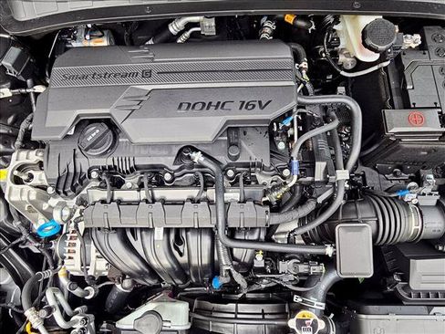 Certified 2025 Hyundai Elantra Limited FWD image 19