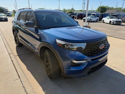 Used 2023 Ford Explorer ST-Line w/ Class IV Trailer Tow Package AWD/4WD image 8