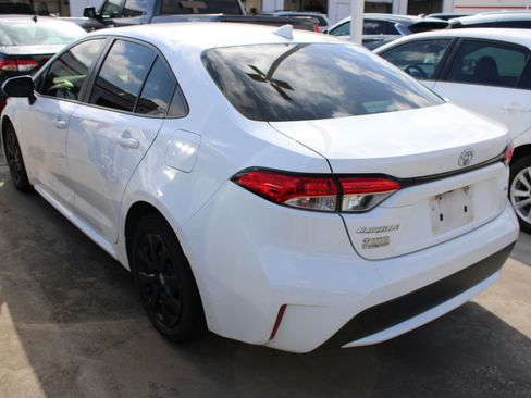 Used 2022 Toyota Corolla LE FWD image 5