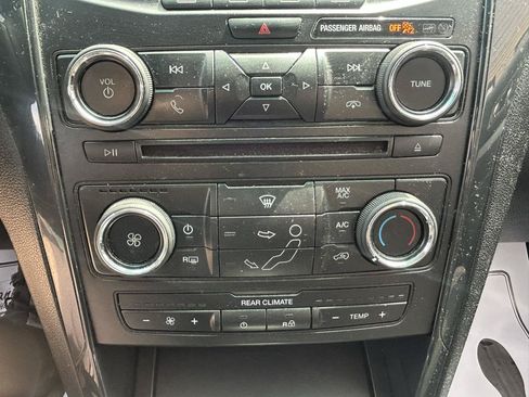 Used 2016 Ford Explorer XLT AWD/4WD image 24