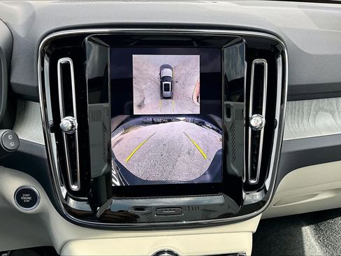 Used 2025 Volvo XC40 B5 Ultra w/ Climate Package image 27