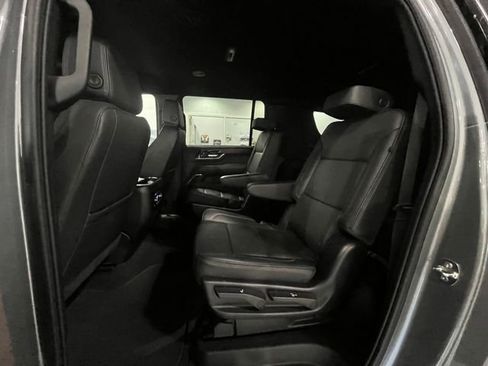 Used 2025 GMC Yukon XL Denali AWD/4WD image 11