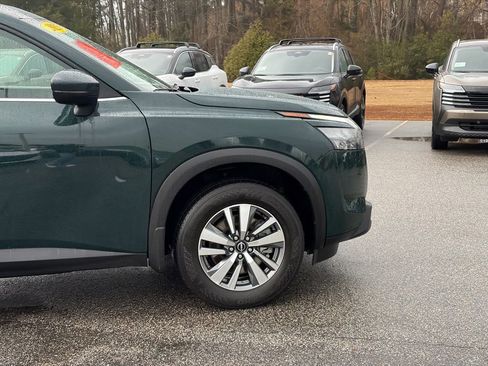 Certified 2025 Nissan Pathfinder SL image 8