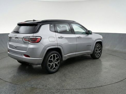Used 2025 Jeep Compass Limited AWD/4WD image 9