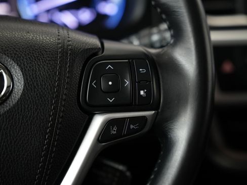 Used 2018 Toyota Highlander XLE image 13