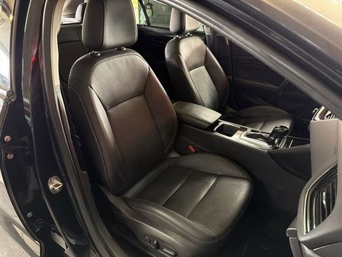 Used 2019 Buick Regal Essence w/ Driver Confidence Package I image 28