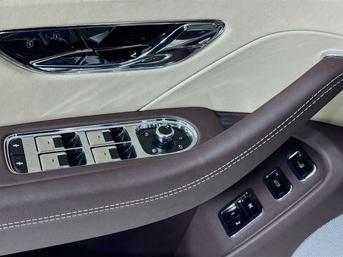 New 2026 Bentley Flying Spur Plug-In Hybrid image 16