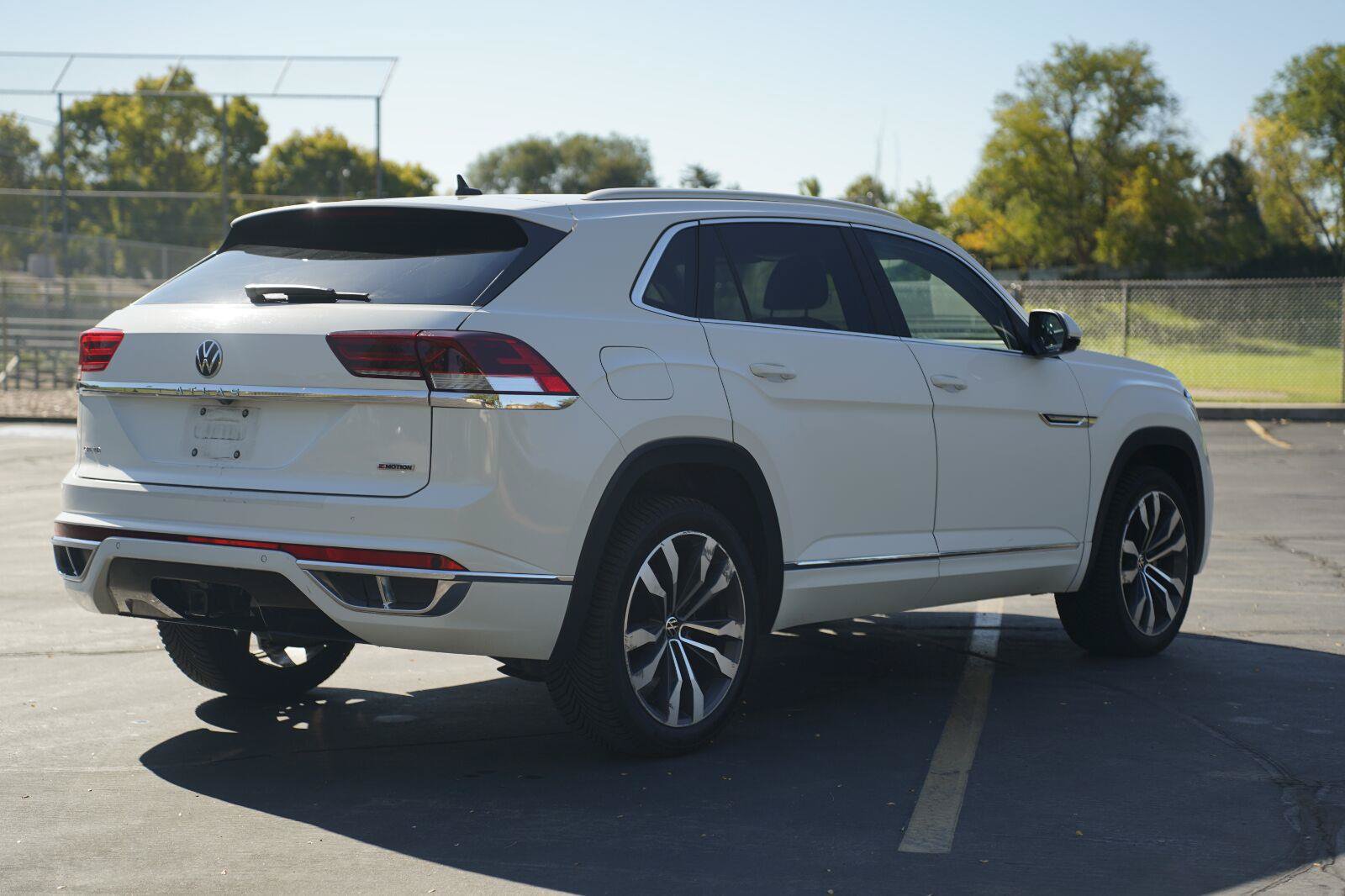 Used 2021 Volkswagen Atlas Cross Sport SEL R-Line AWD/4WD image 5