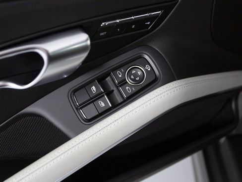 Certified 2025 Porsche 718 Cayman image 19