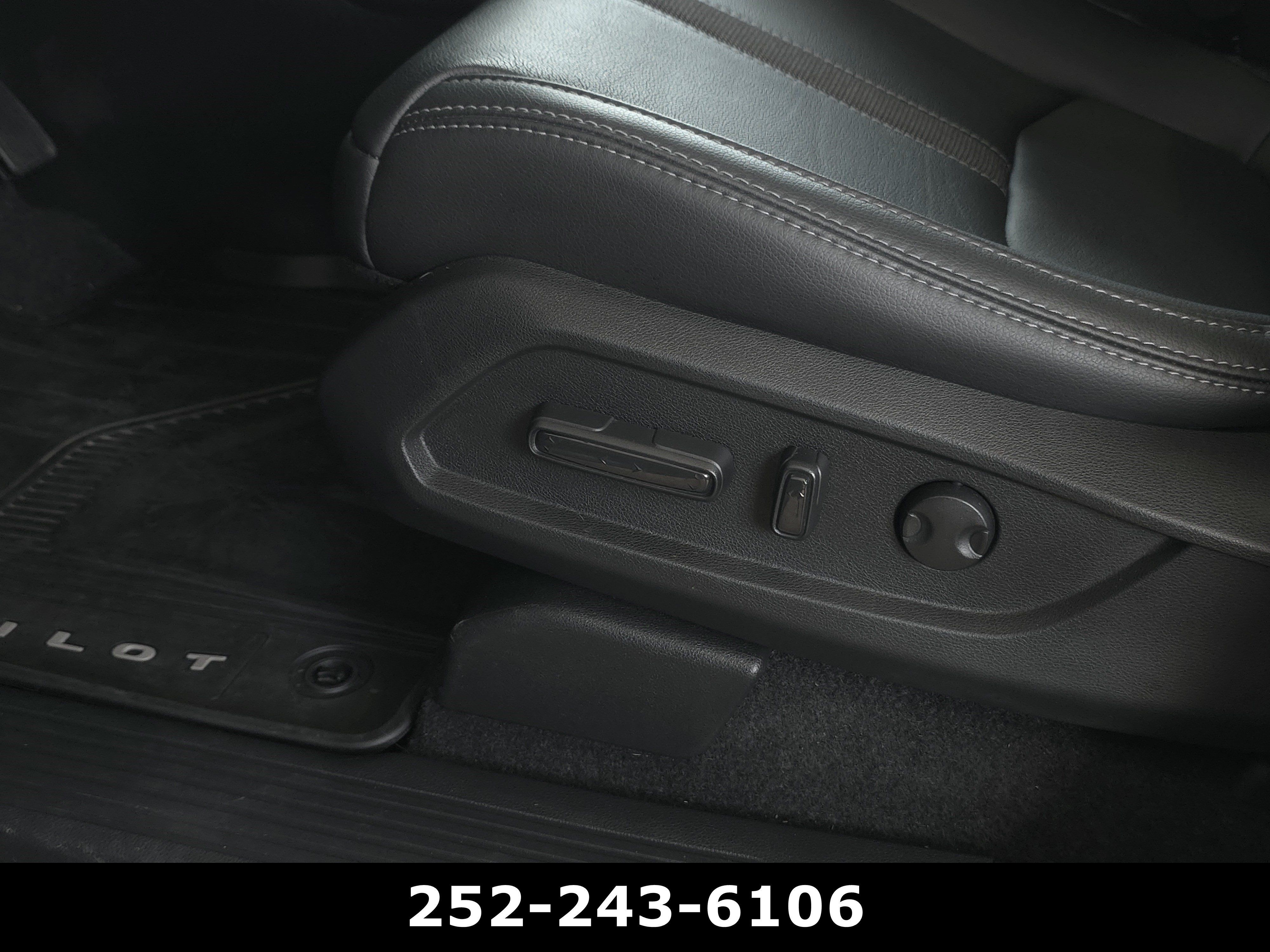 Used 2025 Honda Pilot Touring image 11