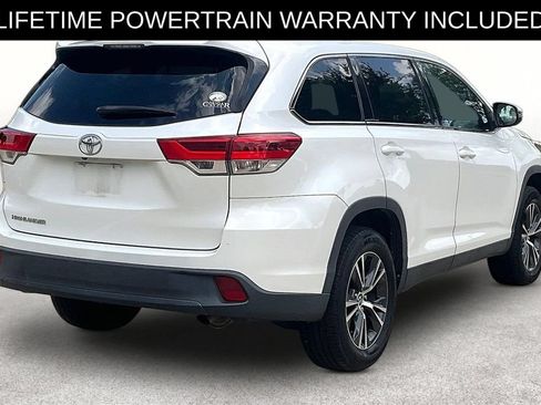 Used 2019 Toyota Highlander LE FWD image 2